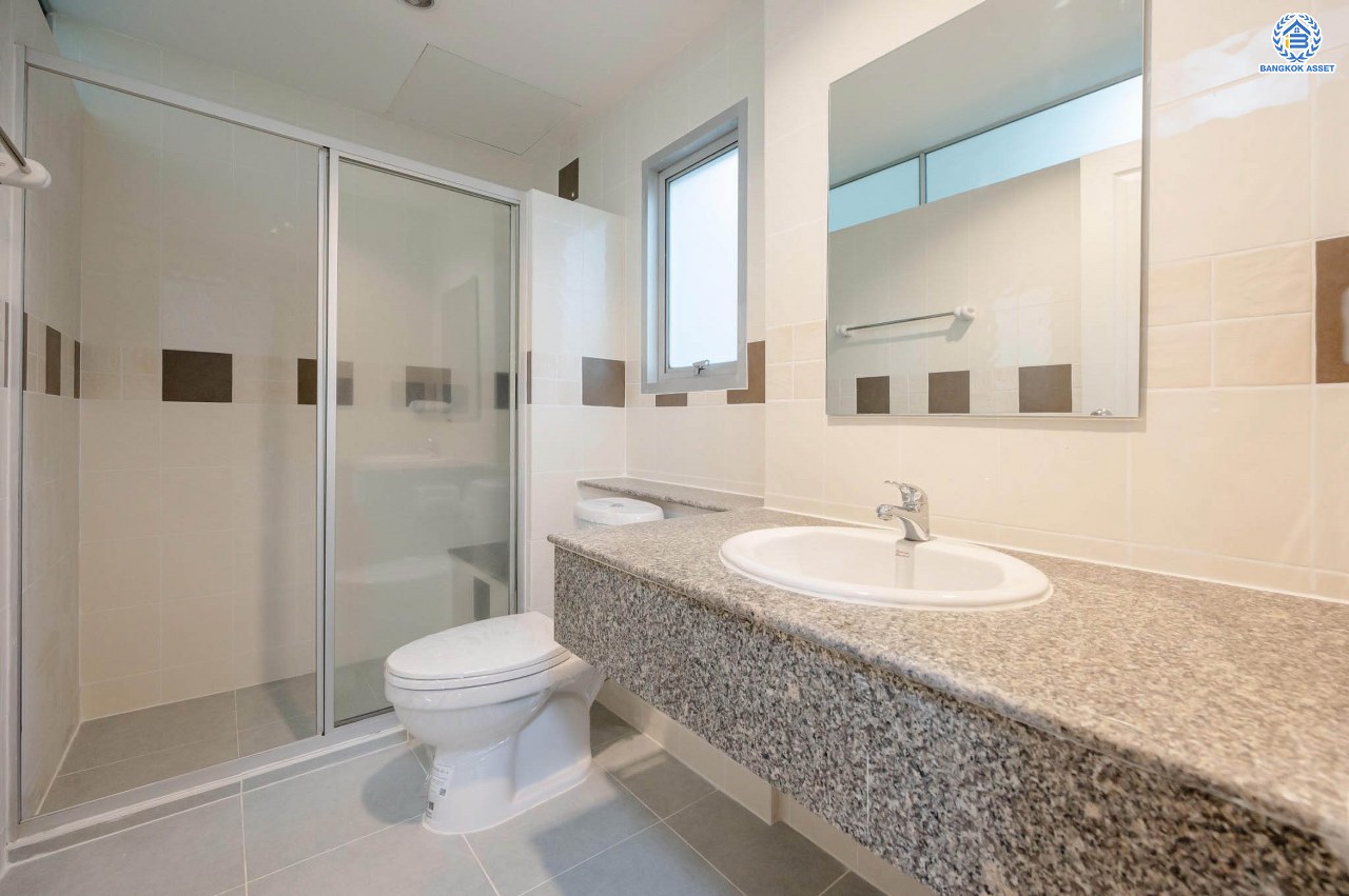 บ้านมือสองตกแต่งใหม่ โครงการ ศุภาลัยวิลล์ วงศ์สว่าง พร้อมอยู่ เนื้อที่ 24.2 ตร.ว. ฟังก์ชัน 3 ห้องนอน 3 ห้องน้ำ จอดรถได้ 2 คัน บนสุดยอดทำเล เชื่อมต่อได้หลายเส้นทาง ทั้งถนนกรุงเทพ-นนทบุรี, ถนนวงศ์สว่าง, ถนนนครอินทร์ และถนนติวานนท์ ใกล้จุดขึ้นทางด่วนงามวงศ์วาน รถไฟฟ้าสายสีม่วง "สถานีแยกติวานนท์" และ "สถานีกระทรวงสาธารณสุข"